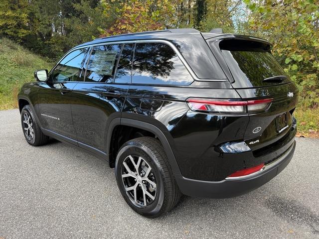 new 2025 Jeep Grand Cherokee car, priced at $43,999