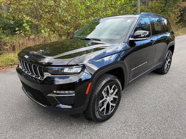 new 2025 Jeep Grand Cherokee car, priced at $43,999