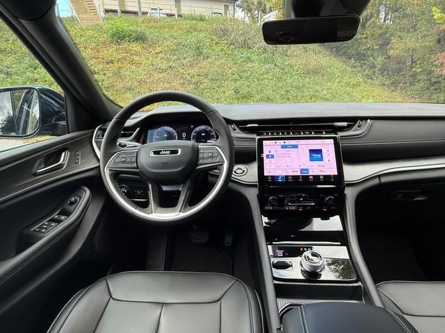 new 2025 Jeep Grand Cherokee car, priced at $43,999