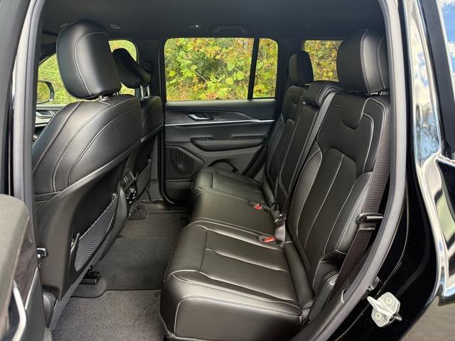 new 2025 Jeep Grand Cherokee car, priced at $43,999