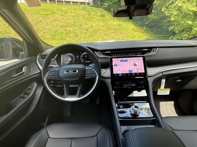 new 2025 Jeep Grand Cherokee car, priced at $42,852