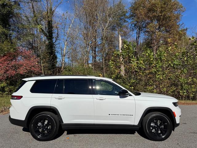 new 2025 Jeep Grand Cherokee L car, priced at $45,999