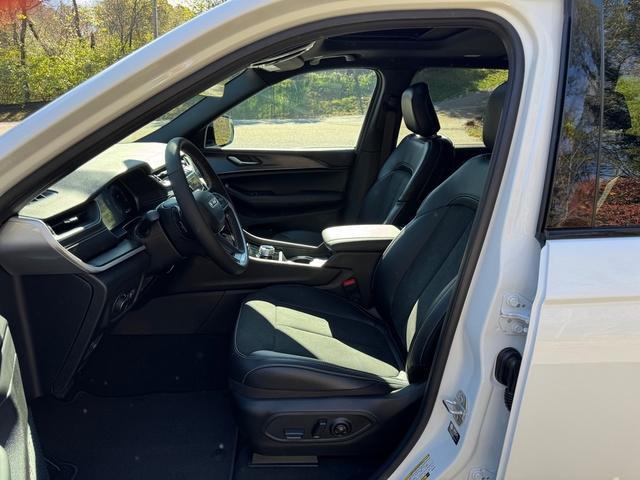 new 2025 Jeep Grand Cherokee L car, priced at $45,999