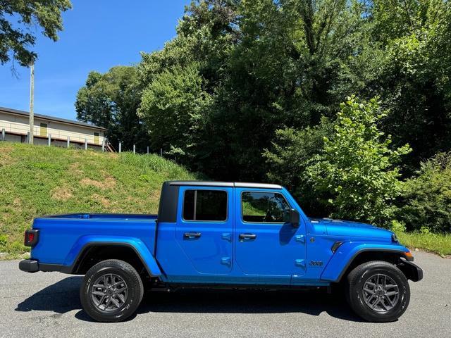 new 2024 Jeep Gladiator car, priced at $41,590