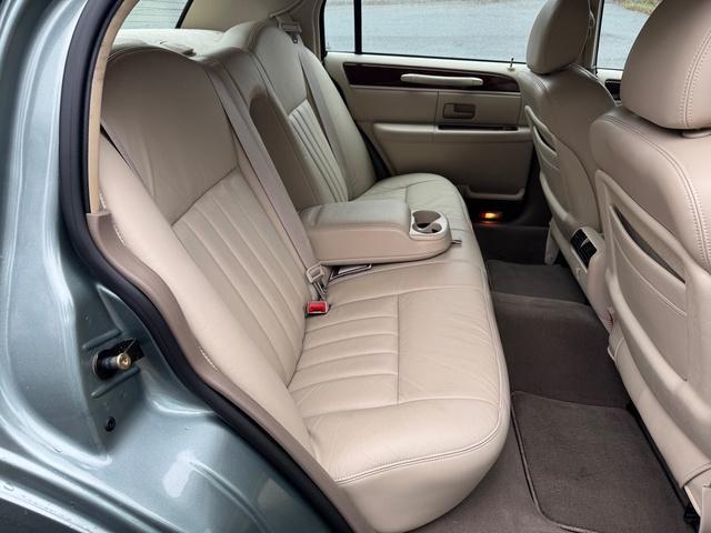 used 2004 Lincoln Town Car car, priced at $5,900