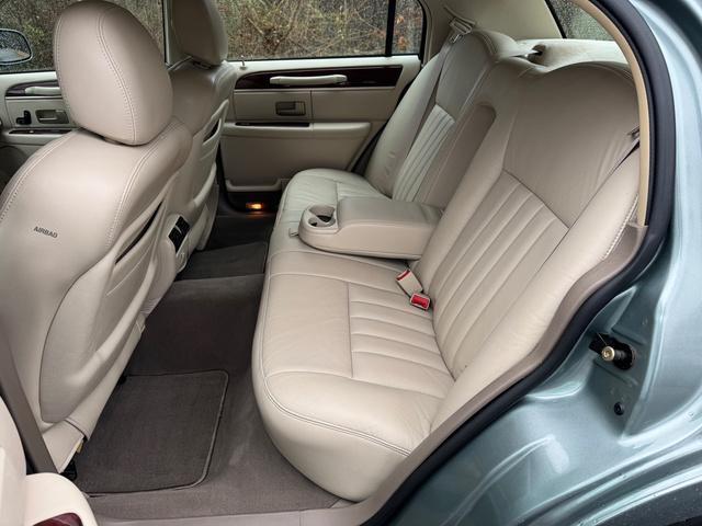 used 2004 Lincoln Town Car car, priced at $5,900