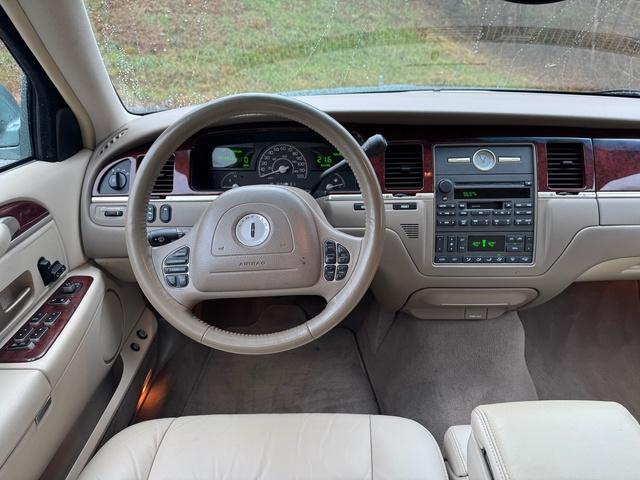 used 2004 Lincoln Town Car car, priced at $5,900