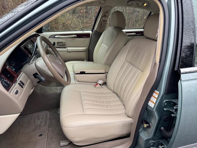 used 2004 Lincoln Town Car car, priced at $5,900