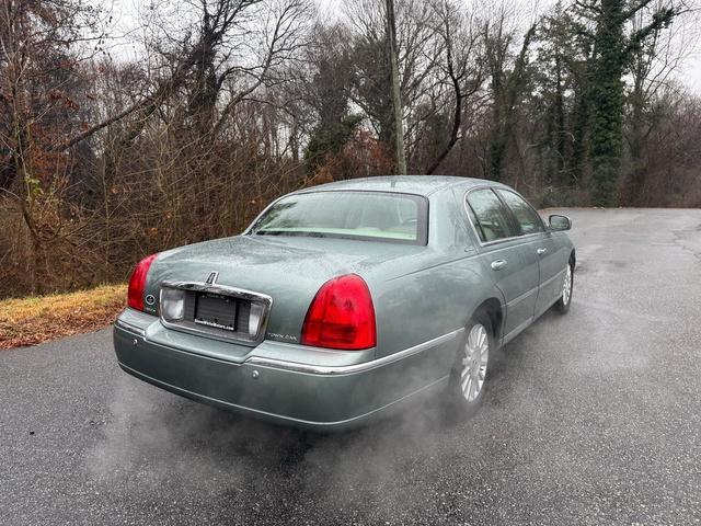 used 2004 Lincoln Town Car car, priced at $5,900