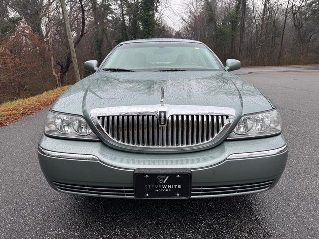 used 2004 Lincoln Town Car car, priced at $5,900