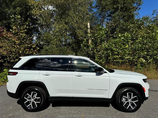 new 2025 Jeep Grand Cherokee car, priced at $49,999