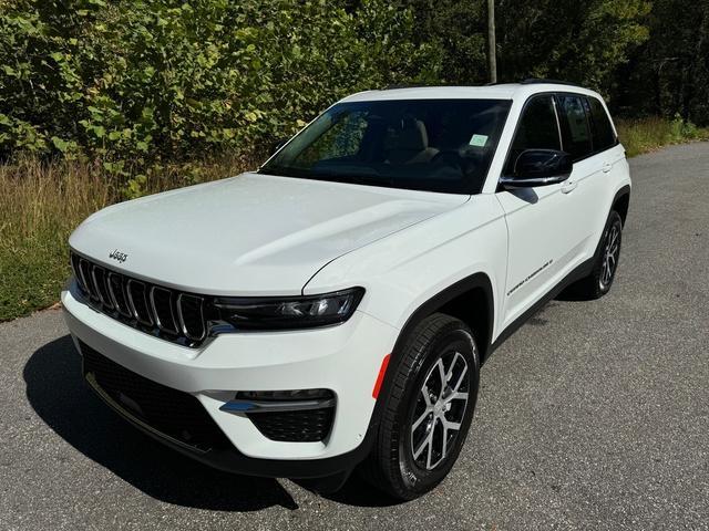 new 2025 Jeep Grand Cherokee car, priced at $49,999