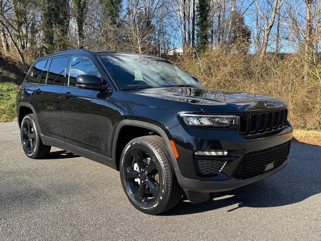 new 2025 Jeep Grand Cherokee car, priced at $48,999