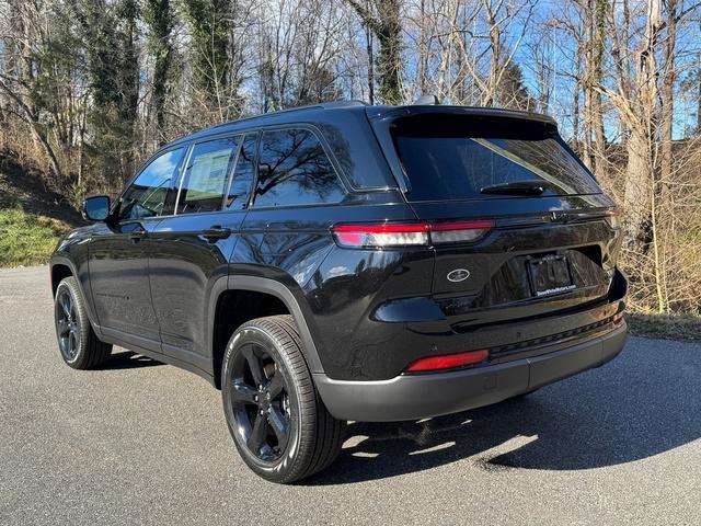 new 2025 Jeep Grand Cherokee car, priced at $48,999