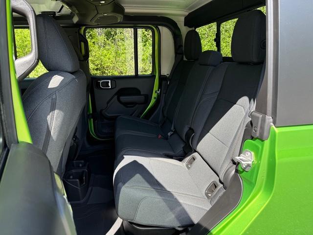 new 2025 Jeep Gladiator car, priced at $41,590