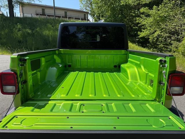 new 2025 Jeep Gladiator car, priced at $41,590