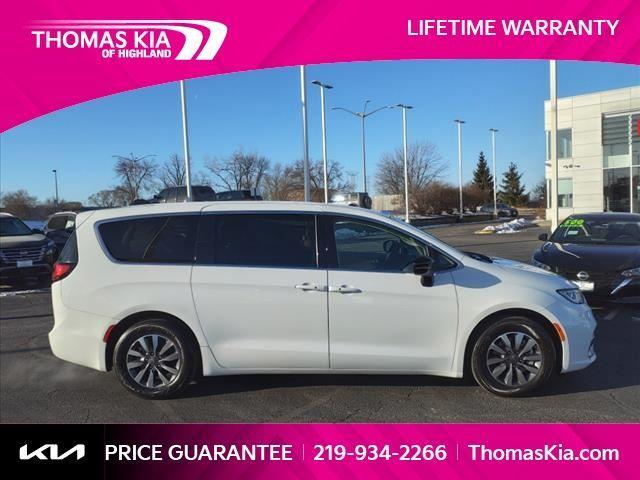 used 2024 Chrysler Pacifica Hybrid car, priced at $32,000