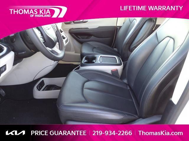 used 2024 Chrysler Pacifica Hybrid car, priced at $32,000