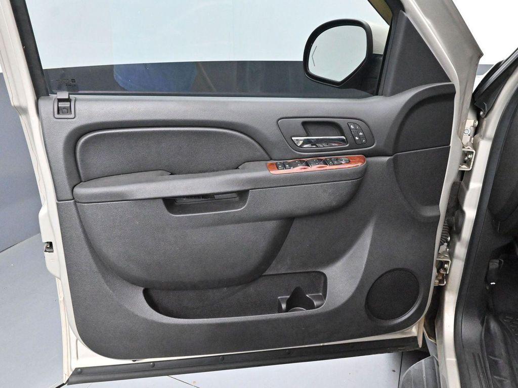 used 2014 Chevrolet Suburban car, priced at $12,500