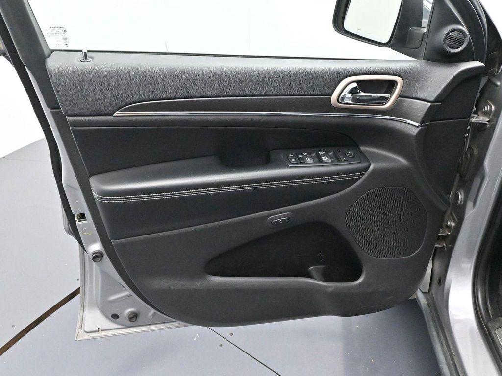 used 2016 Jeep Grand Cherokee car, priced at $13,700