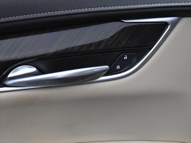 used 2018 Cadillac XT5 car, priced at $15,500