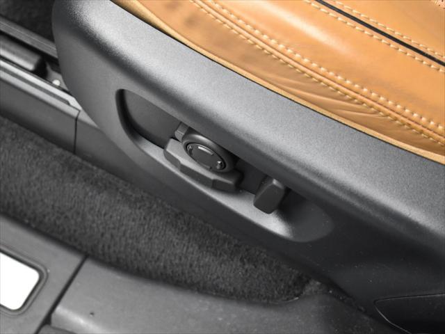 used 2019 Land Rover Discovery car, priced at $19,000