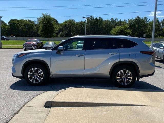 used 2024 Toyota Highlander car, priced at $41,801