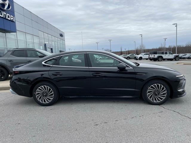 new 2025 Hyundai Sonata Hybrid car, priced at $31,028