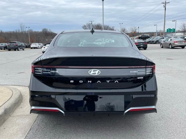 new 2025 Hyundai Sonata Hybrid car, priced at $31,028