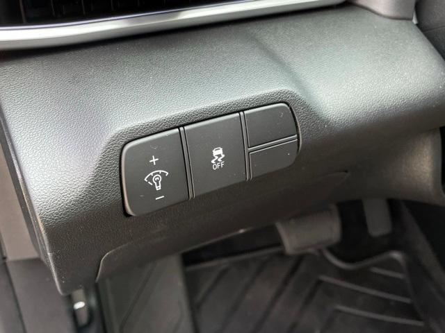 new 2025 Hyundai Elantra car, priced at $26,185