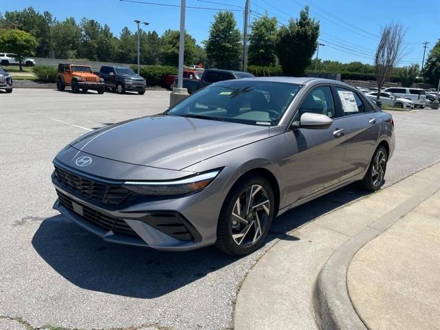 new 2024 Hyundai Elantra car, priced at $22,384