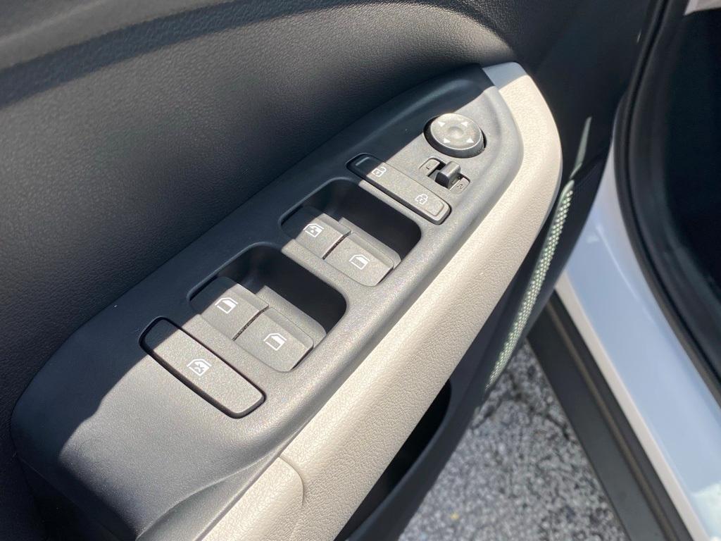new 2025 Hyundai Venue car, priced at $23,037