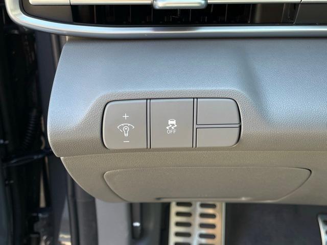 new 2025 Hyundai Elantra car, priced at $23,092