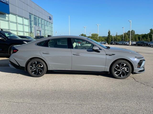 new 2025 Hyundai Sonata car, priced at $27,456