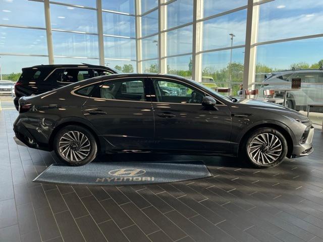 new 2025 Hyundai Sonata Hybrid car, priced at $31,174