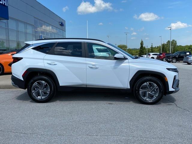 new 2025 Hyundai TUCSON Hybrid car, priced at $33,404