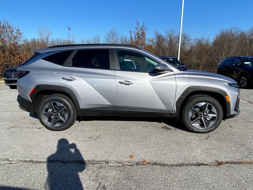 new 2026 Hyundai TUCSON Hybrid car, priced at $33,411