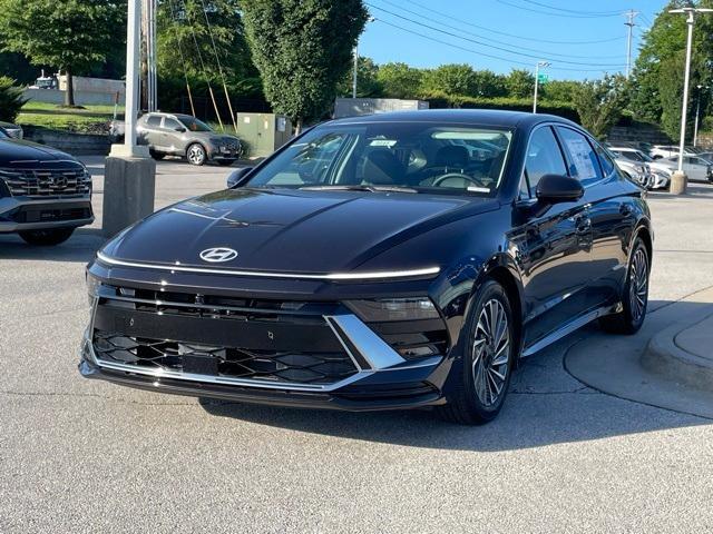 new 2025 Hyundai Sonata Hybrid car, priced at $37,169