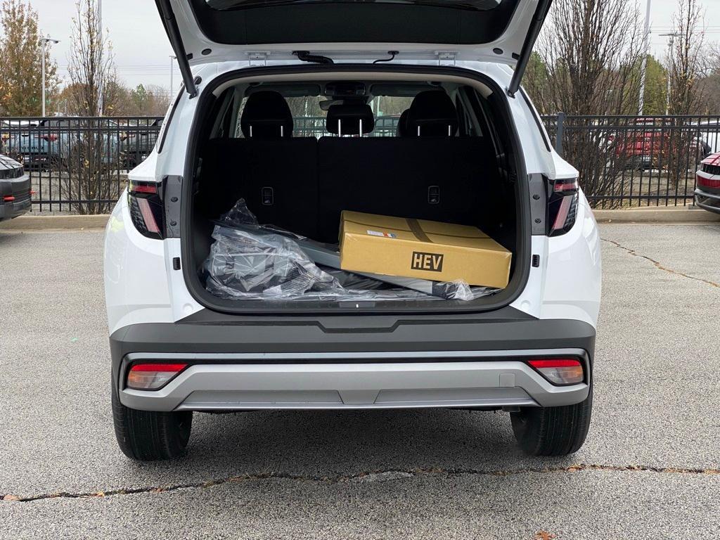 new 2026 Hyundai TUCSON Hybrid car, priced at $33,873