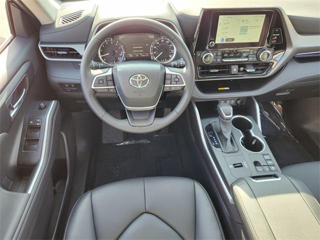 used 2024 Toyota Highlander car, priced at $40,995