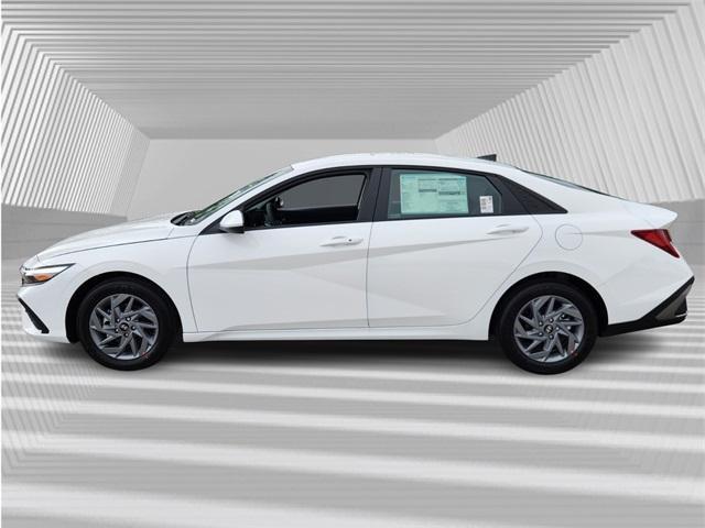 new 2025 Hyundai Elantra HEV car, priced at $26,740