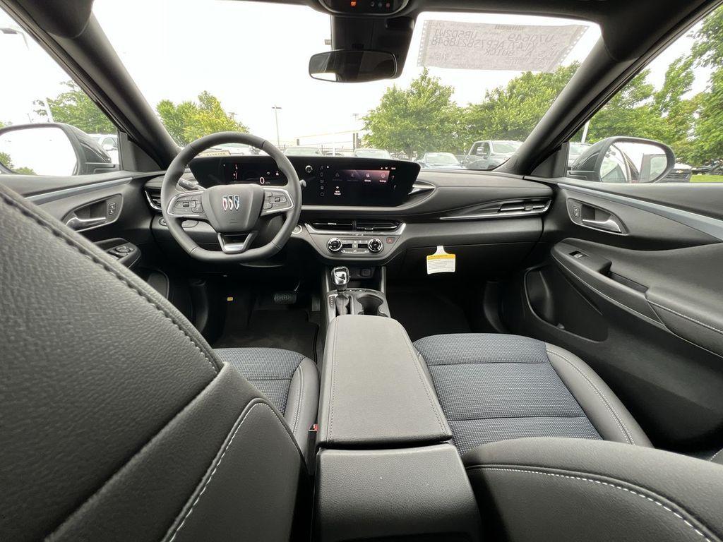 new 2025 Buick Envista car, priced at $27,280