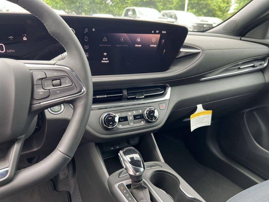 new 2025 Buick Envista car, priced at $27,280