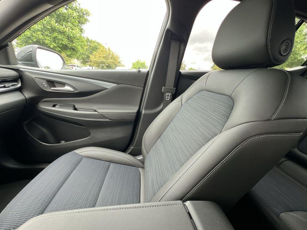 new 2025 Buick Envista car, priced at $27,280