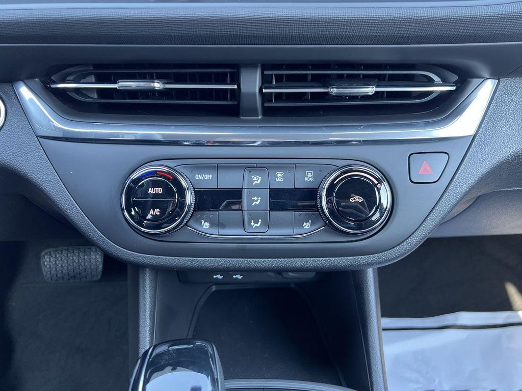 new 2025 Buick Envista car, priced at $24,385