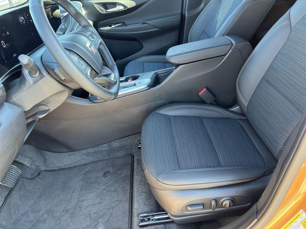 new 2025 Buick Envista car, priced at $24,385