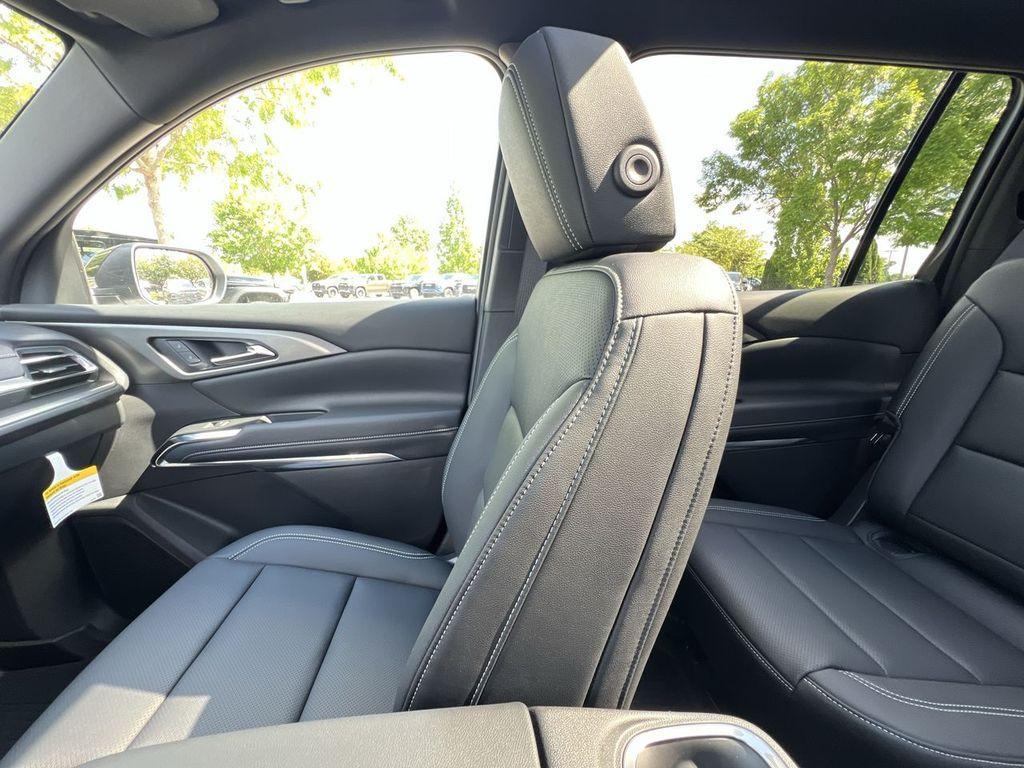 new 2025 Chevrolet Traverse car, priced at $49,194