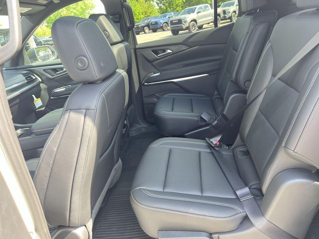 new 2025 Chevrolet Traverse car, priced at $49,194