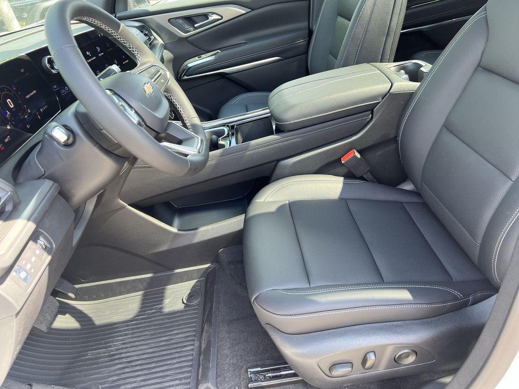 new 2025 Chevrolet Traverse car, priced at $49,194