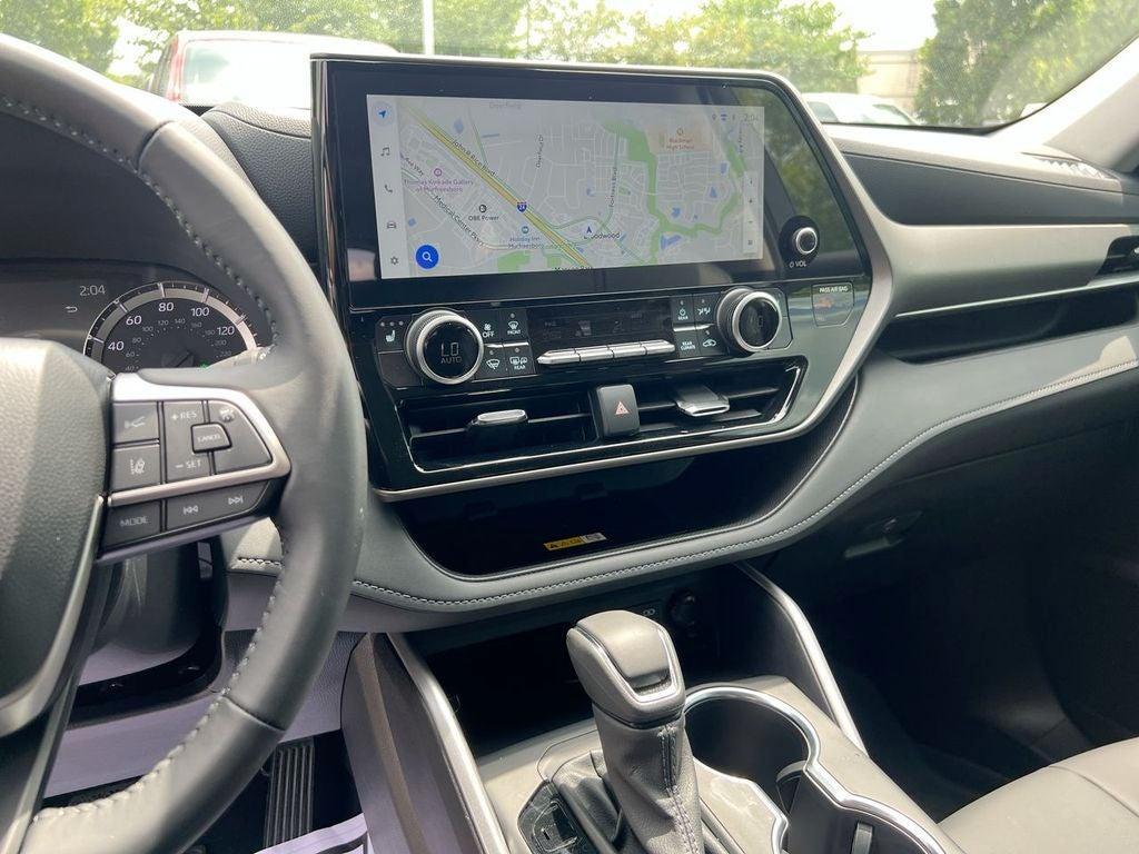 used 2025 Toyota Highlander Hybrid car, priced at $49,000